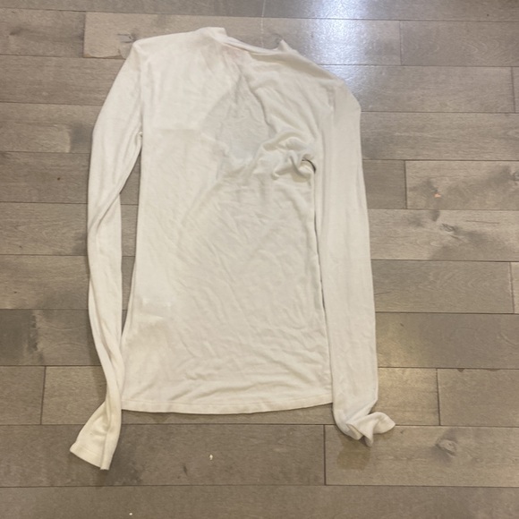 Guess Long Sleeve Shirt with V cutout - Picture 4 of 4